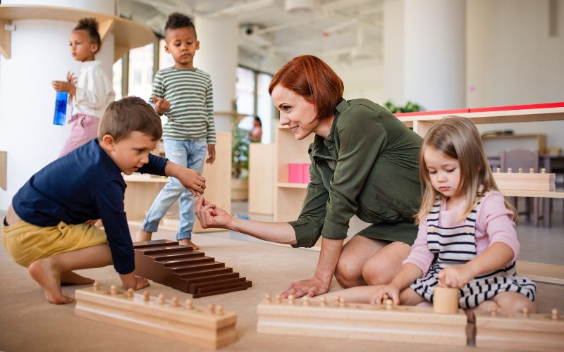 Lire la suite à propos de l’article Quels sont les avantages de l’éducation Montessori pour les enfants ?