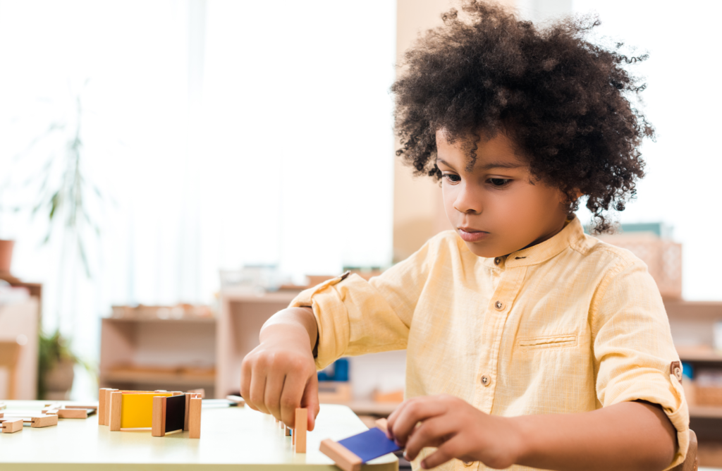 Les bénéfices à long terme de l’éducation Montessori 