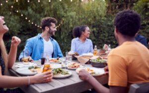 Lire la suite à propos de l’article Comment Choisir la Table de Jardin Idéale pour Votre Espace Extérieur ?