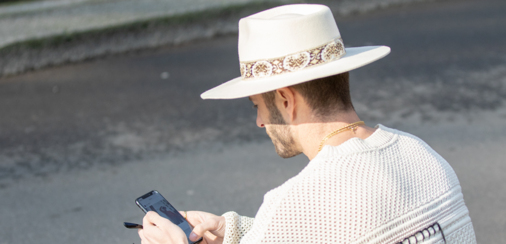 Chapeau Panama sur un homme